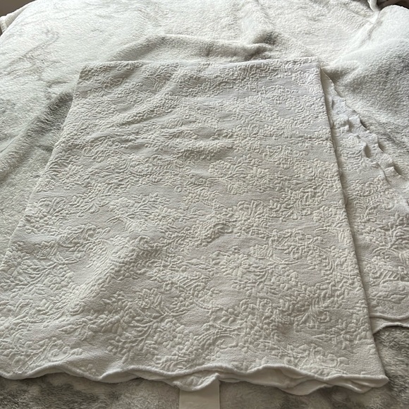 Vintage twin size Matisse bedspread - Picture 3 of 8